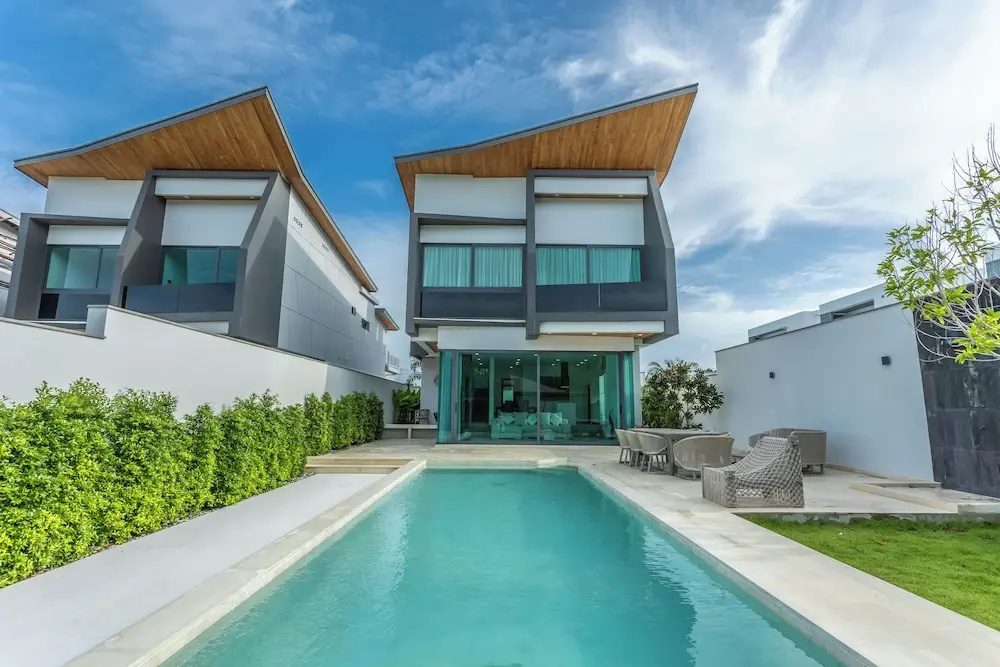 3BR Villa Hill Views Saltwater Pool V133