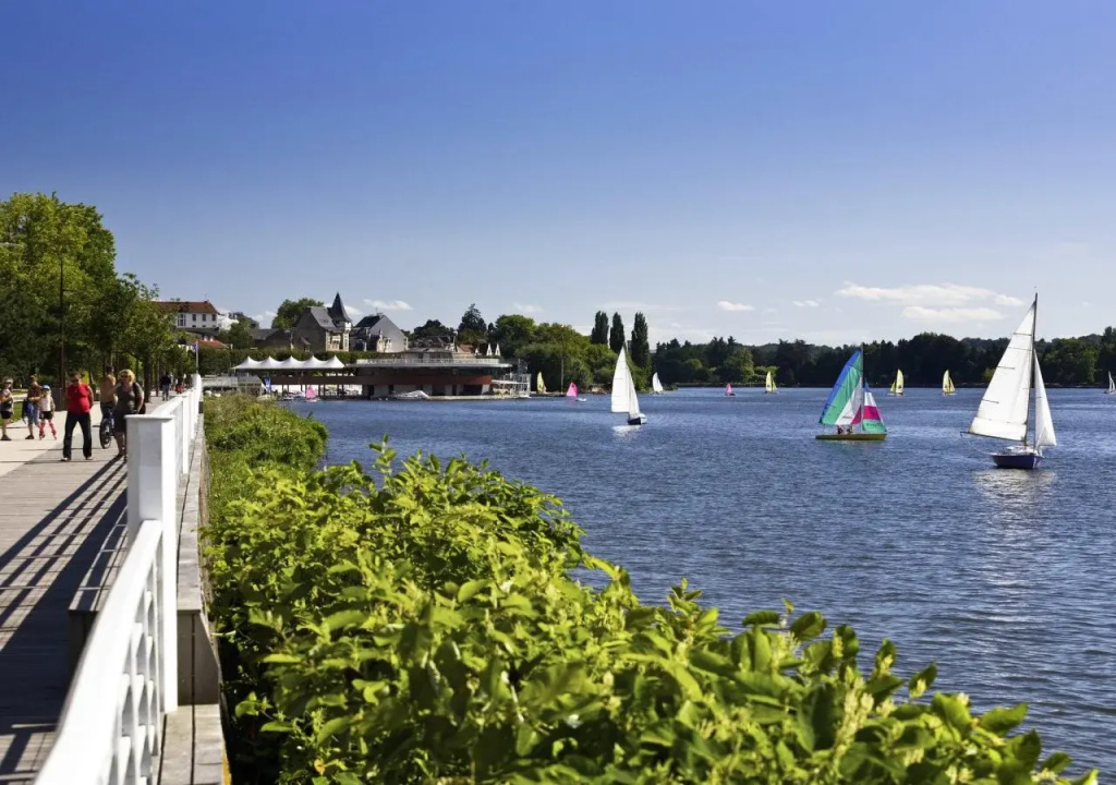 Beach & Waterfront