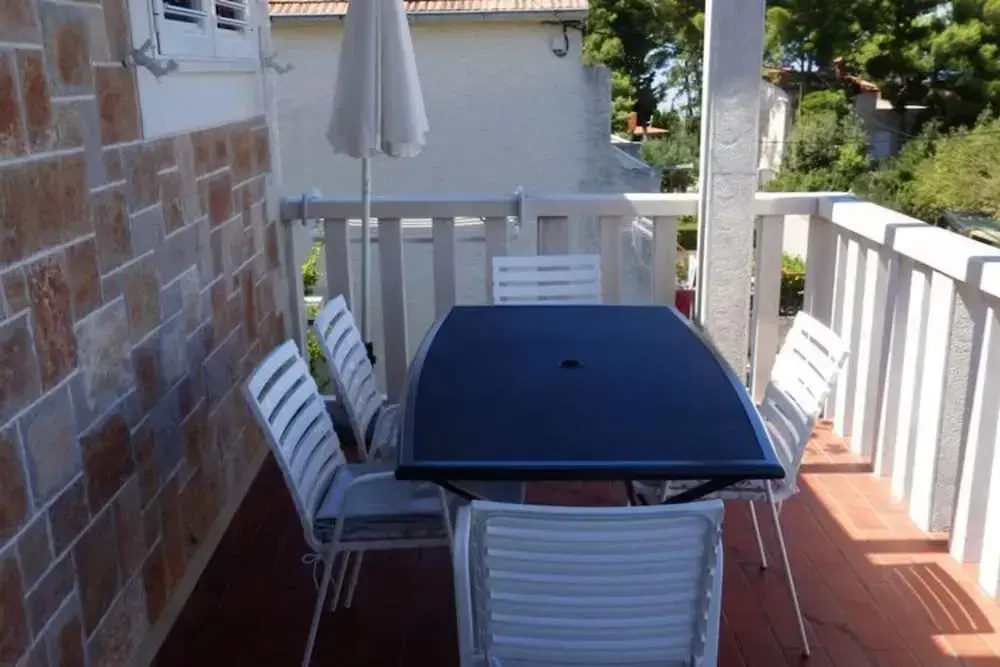Apartment Vesna & Ivica - Two Bedroom Apartment With Terrace and Sea View