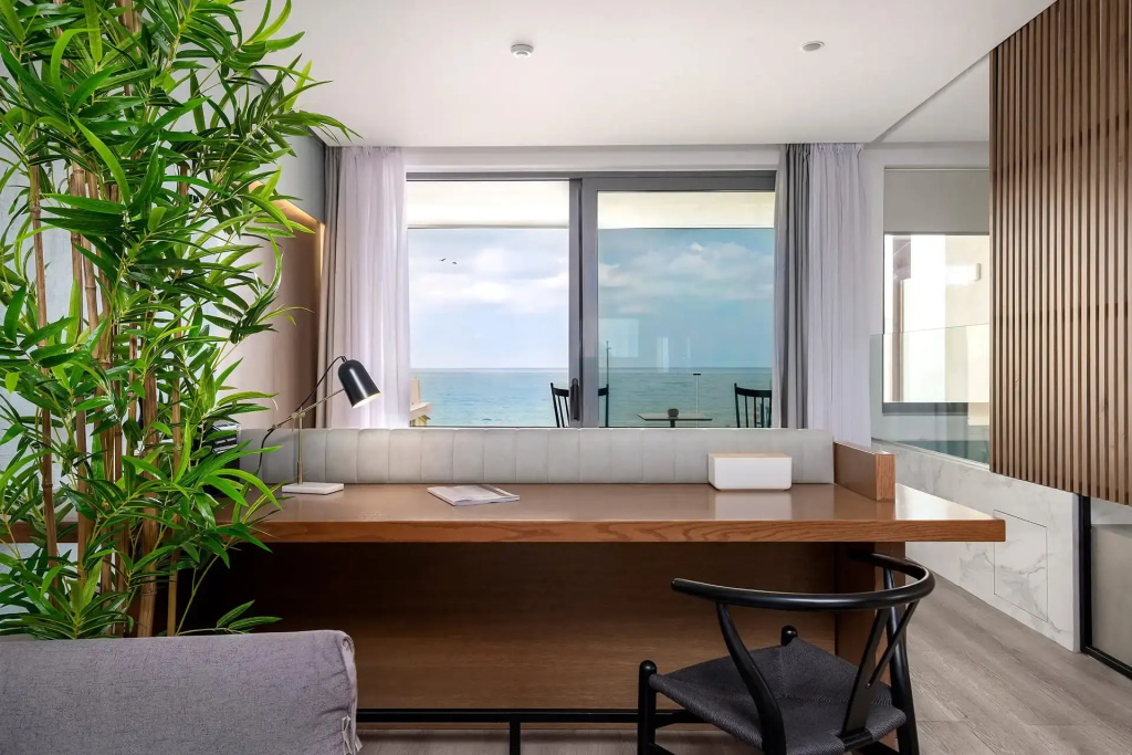 Double Suite with sea view (full double bed)