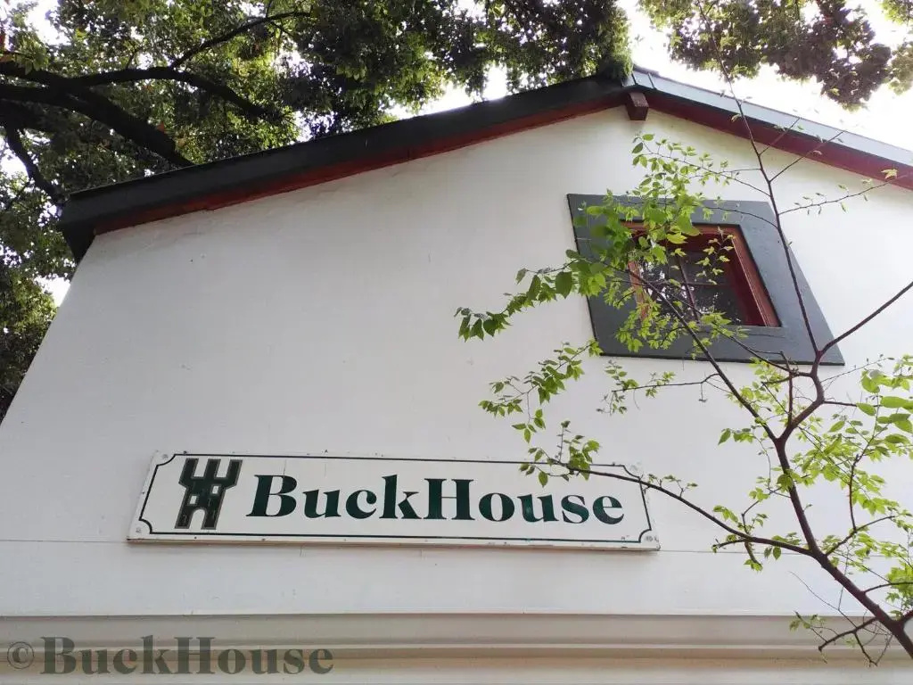 Buckhouse Elegant Village Apartment
