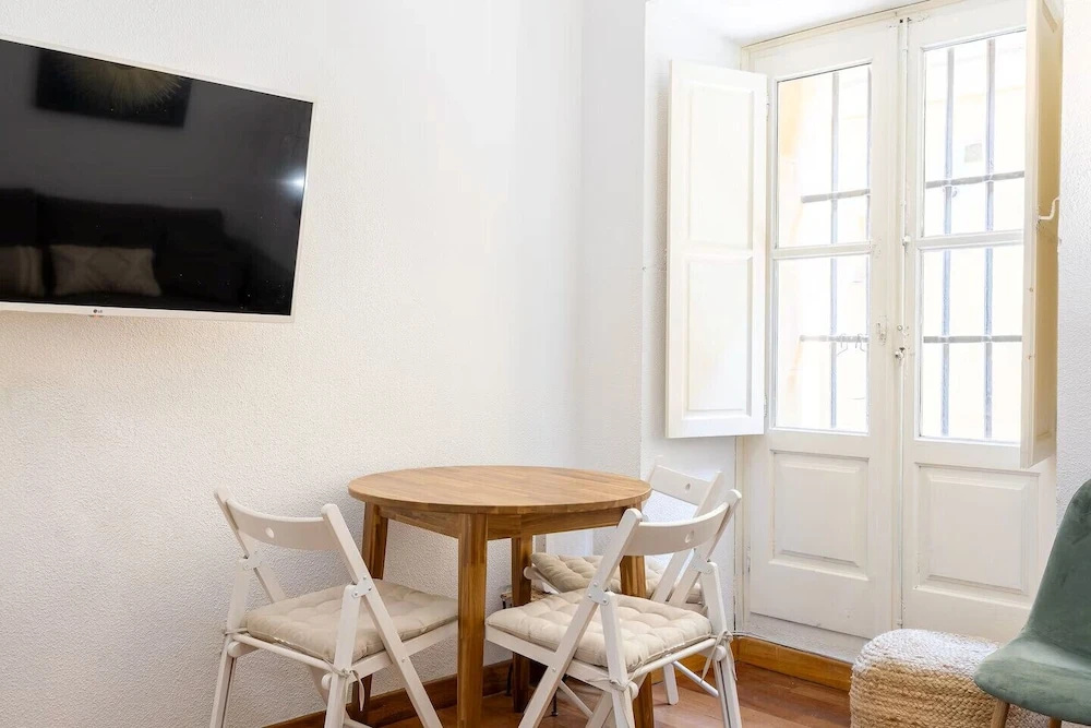 Cozy Apartment in La Latina Perfect for Work or Study