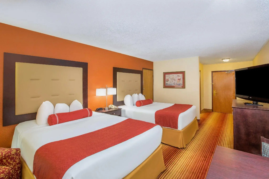 Standard Quadruple room with balcony