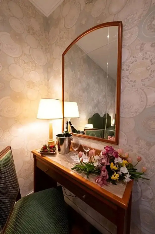 Deluxe Double room (full double bed)