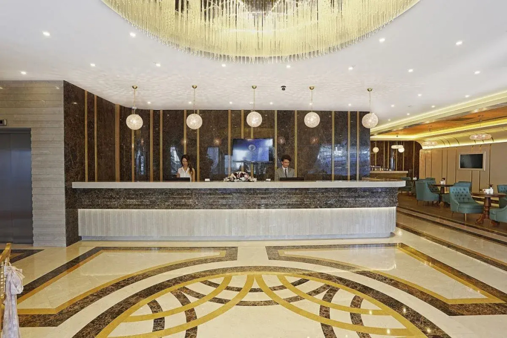 The Grand Mira Hotel — фото