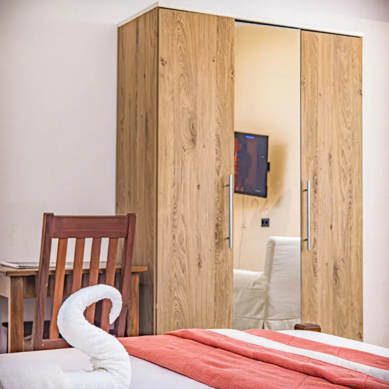 Deluxe Double room with courtyard view (full double bed)