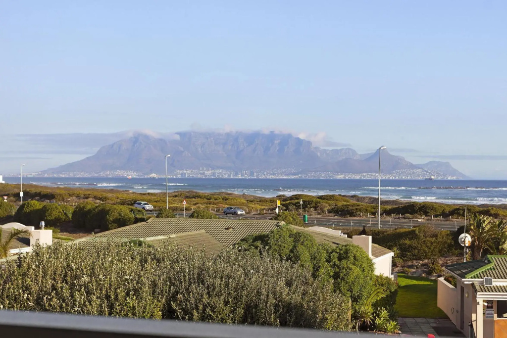 Big Bay Beach Club 21 by HostAgents