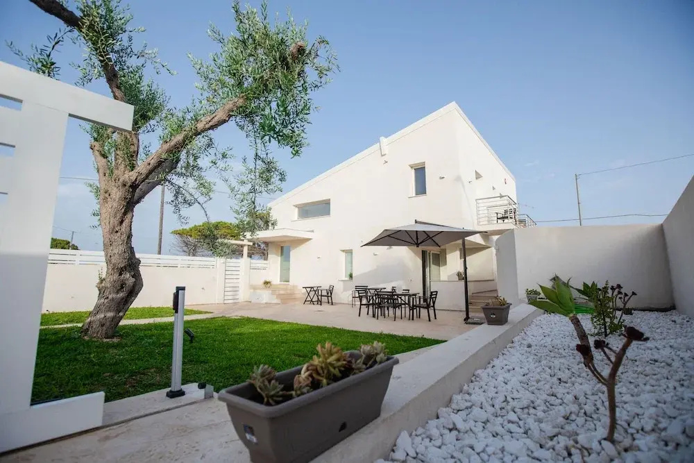 IzzHome Bella Vita Apartment