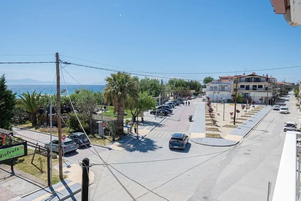 Tommy Seafront No 5 by Rentalspro - Nea Flogita