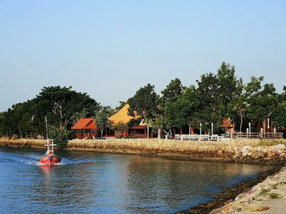 Beach & Waterfront