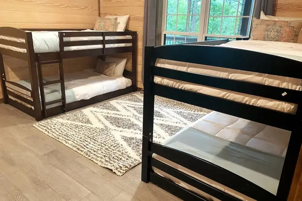 Family-friendly Broken Bow Cabin w spa Game Room