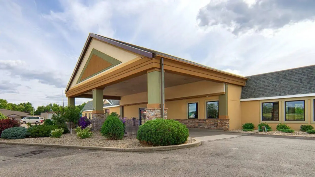 Norwood Inn & Suites