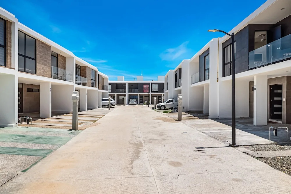 Porto Residencial, Unit 10 Sunny House in Nuevo Vallarta With Pool Access