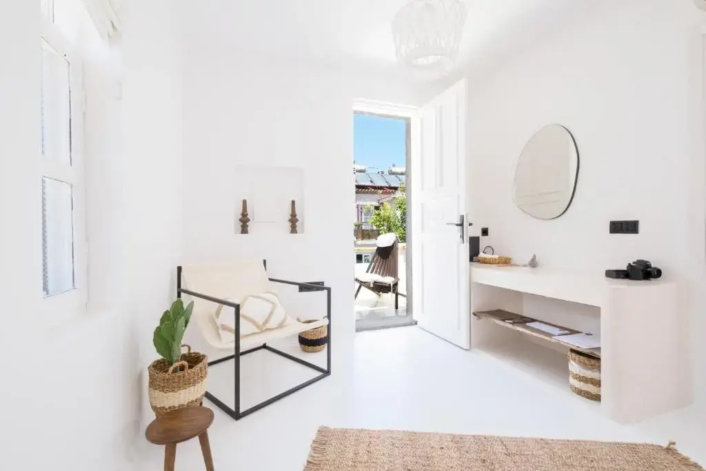 Deluxe Double room with balcony (full double bed)