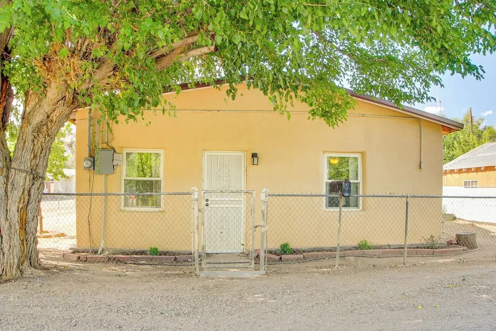 3 Mi to Old Town, Fenced Yard: ABQ Abode!
