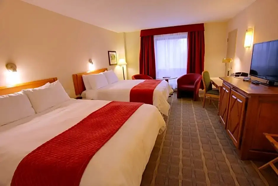 Classic Quadruple room with city view twin beds