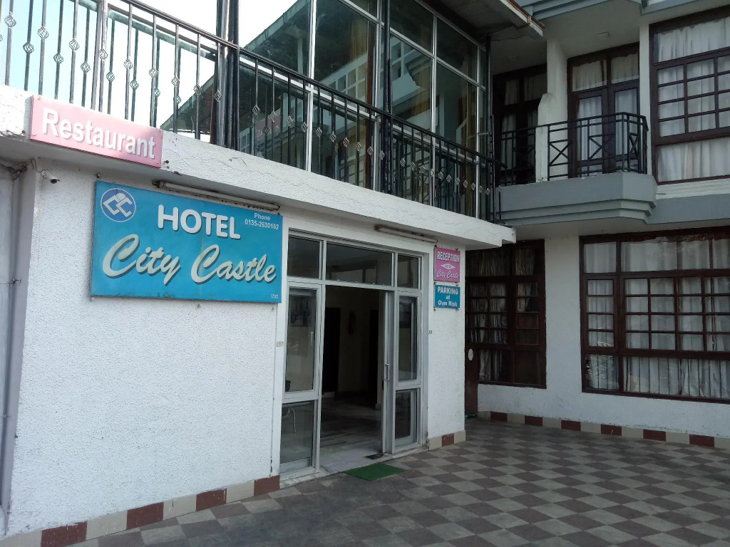 OYO 13243 Hotel City Castle