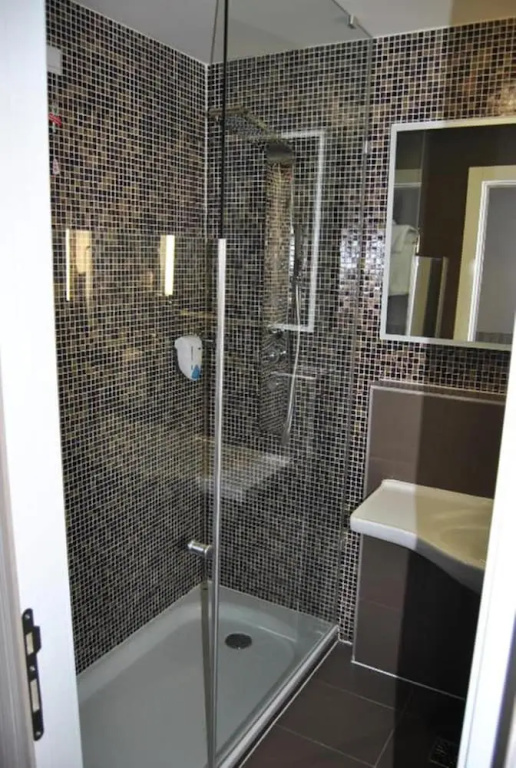 Superior Double room with balcony (full double bed)