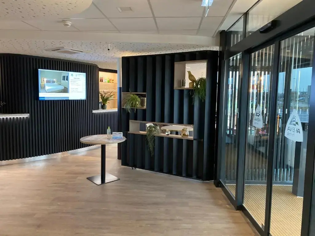 Lobby & Reception