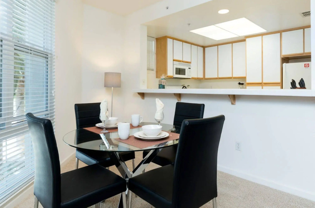 Global Luxury Suites at North Park - фото 23