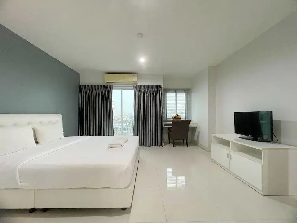 Standard Double room with balcony (full double bed)