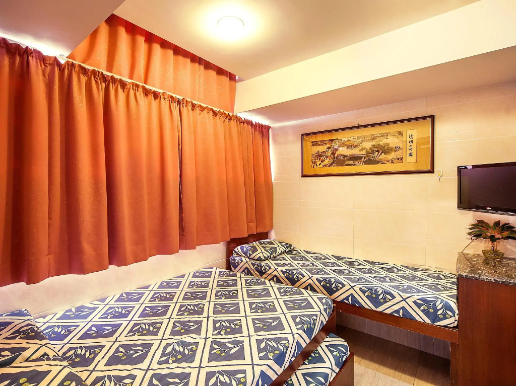 Standard Triple room