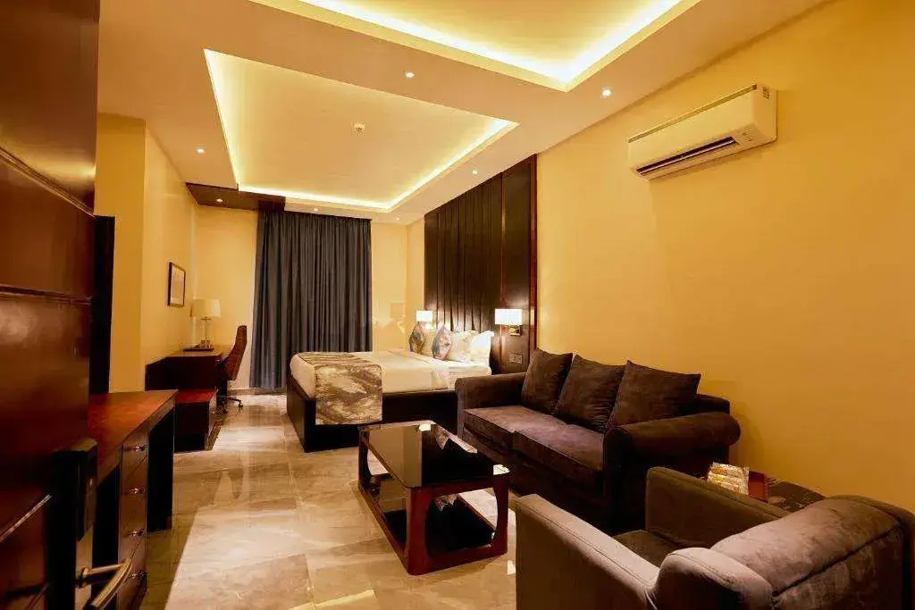 Lobby & Reception