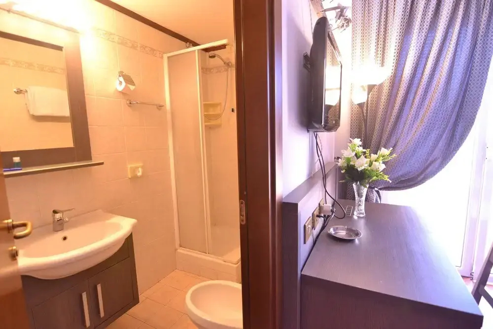 Classic Double room (full double bed)
