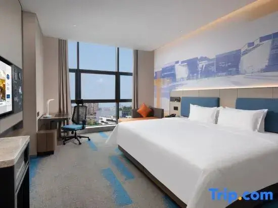 Двухместный семейный номер Deluxe двуспальная кровать в Hampton by Hilton Huzhou Deqing Moganshan