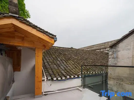 Yuanshe Muyun Ge Homestay (Phoenix Ancient City Nanhua Li Tourist Center Branch)