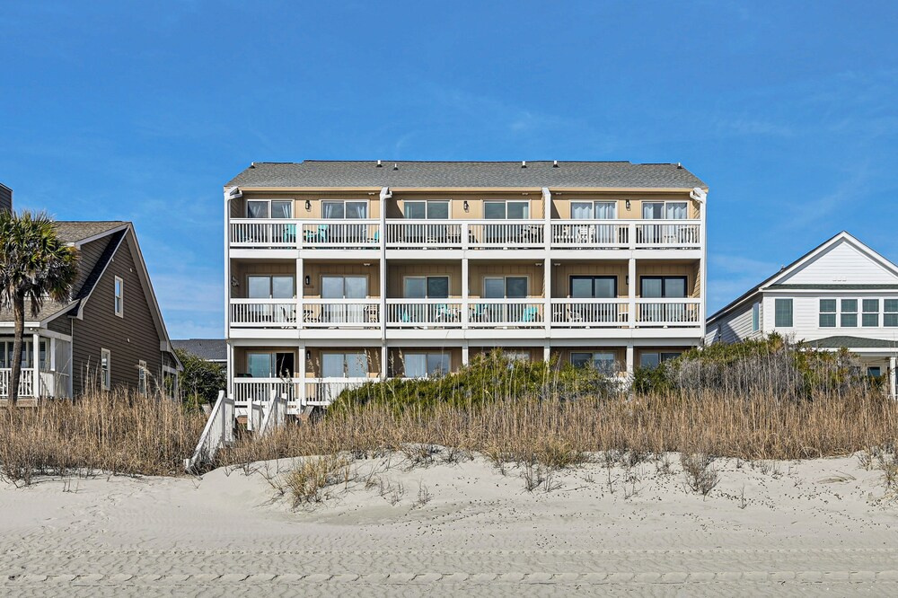 Steps to Pool & Beach: Coastal Carolina Condo!