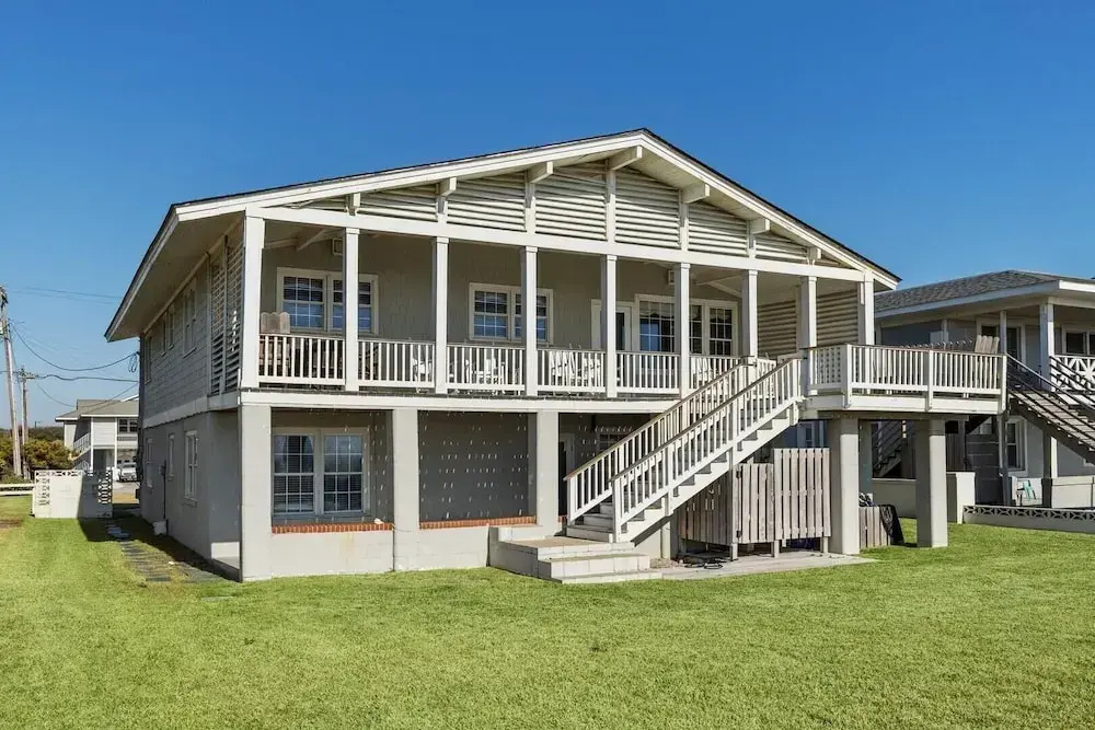 Blount Cottage 5 Bedroom Home by RedAwning