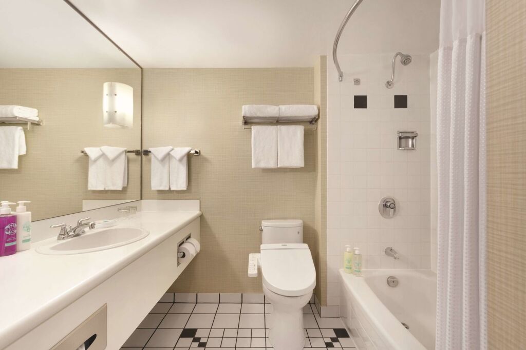 Coast Victoria Hotel & Marina by APA by null