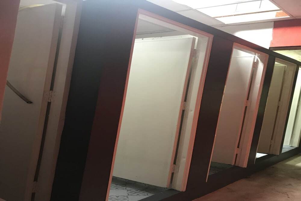 Кровать в общем номере в CJ Guesthouse