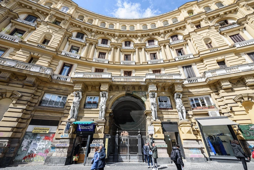 Piazza Nicola Amore 14