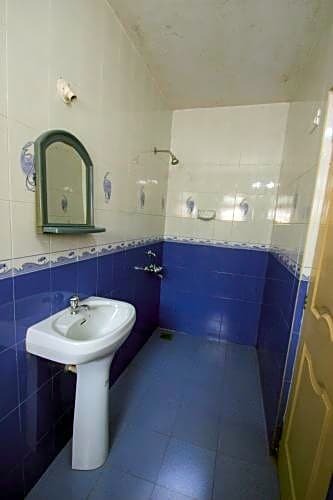 Veeniola Holiday Home