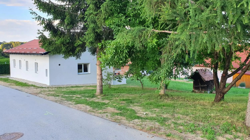 Rooms and apartments Vili