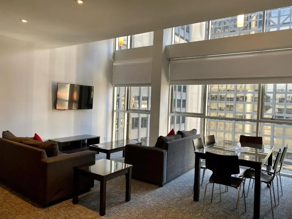 3 Bedrooms Apartment
