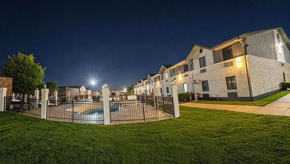 Clarion Pointe Springfield Southeast