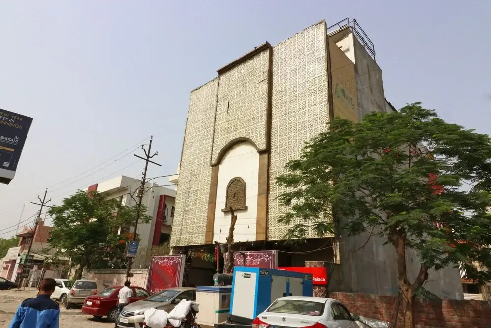 Hotel Crown Palace By OYO Rooms