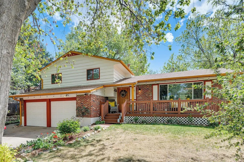 Eclectic Multi-level Charmer! 2 Mi to CU Boulder