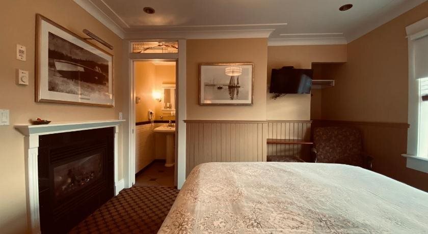 Salt Spring Inn Ltd by null