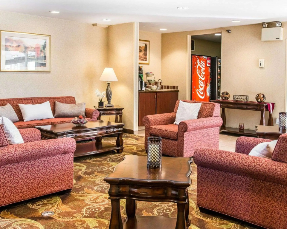 Lobby & Reception