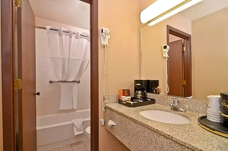 Best Western Bidarka Inn - Tap to explore photos