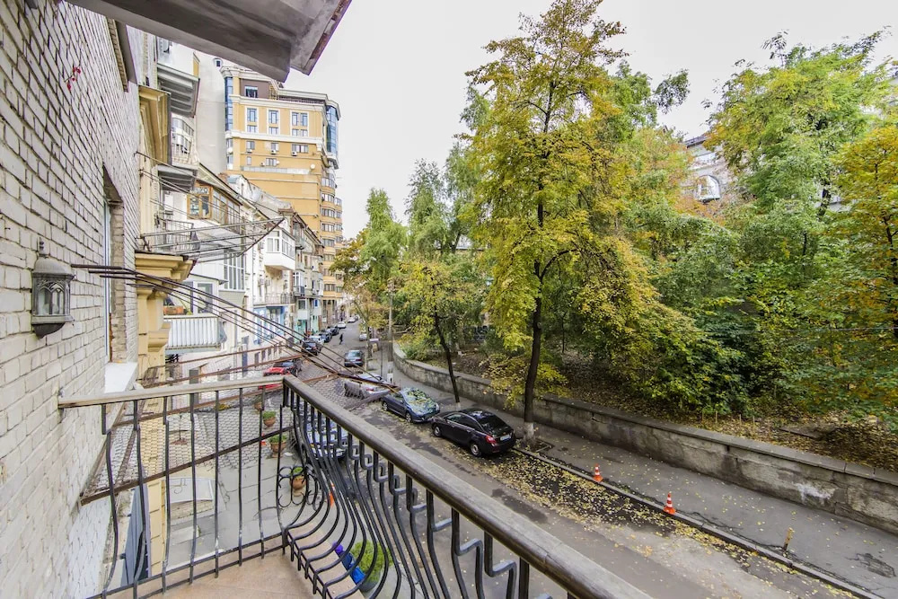 Luxurious Classic Apartment Bessarabka