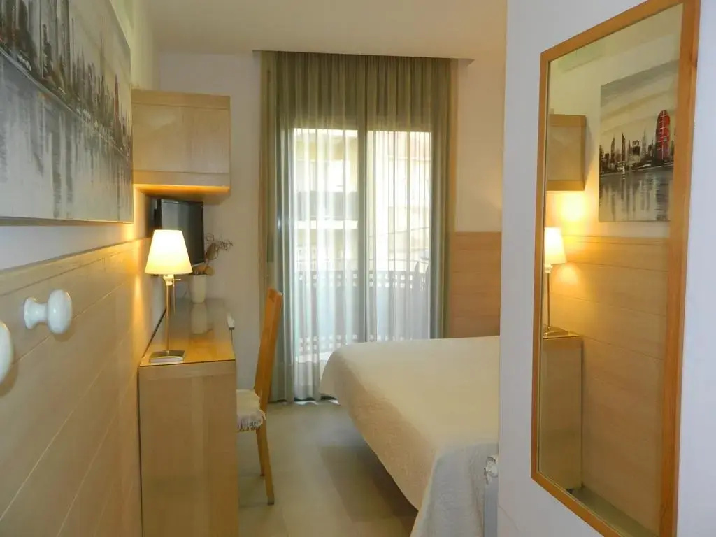 Standard Double room with balcony (full double bed)