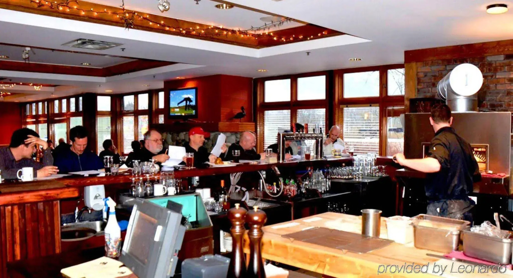 Howe Sound Inn - фото 7