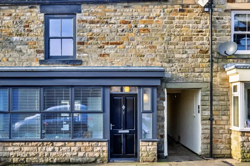 Countryside Retreat With Stunning Views, No Deposit