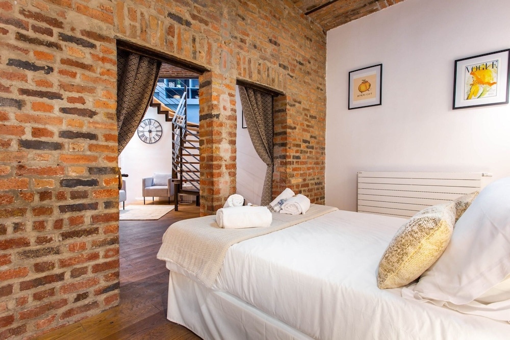 Voir la photo 2 — Bright Triplex - 4br/10p - Moulin Rouge