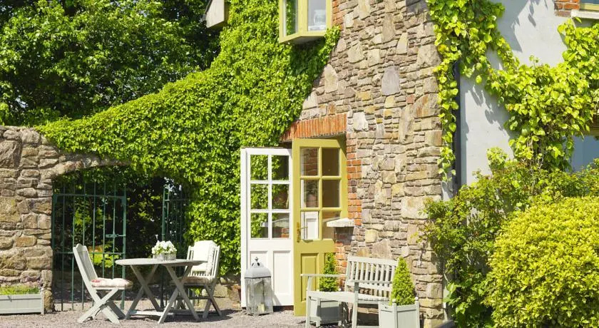 Courtyard Cottages